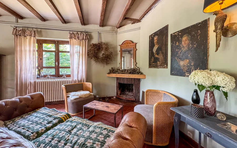 Pièce à vivre de la maison de maître à Passavant-la-Rochère à vendre - Arrière-Cour, agence immobilière spécialisée en Haute-Saône