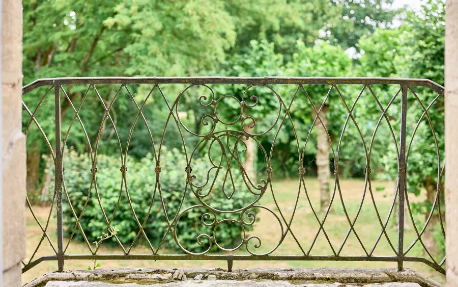 Porche de la maison de maître en Haute-Saône à vendre - Arrière-Cour, agence immobilière spécialisée en Haute-Saône