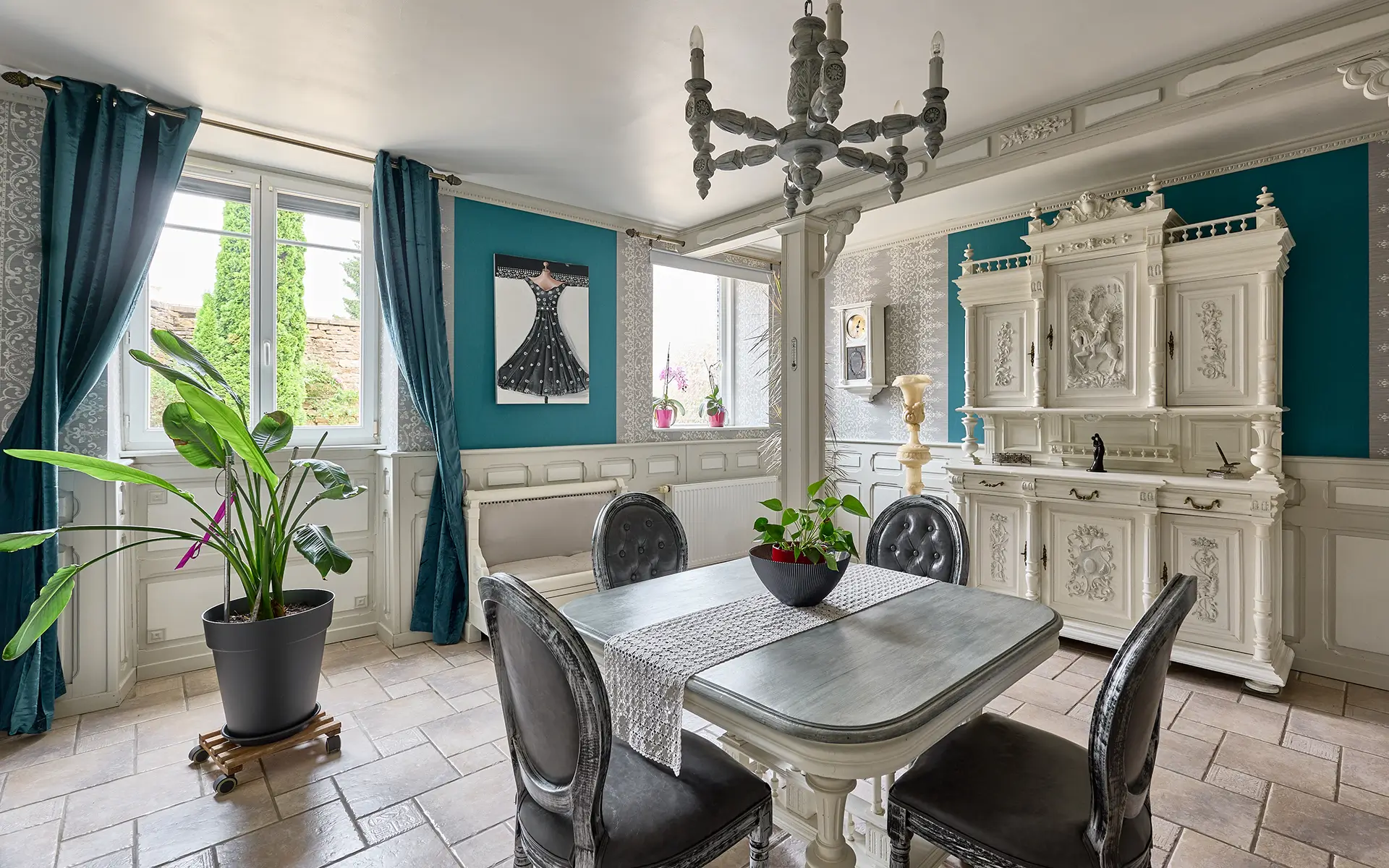 Salle à manger de la maison de caractère proche de Vesoul à vendre - Arrière-Cour, agence immobilière spécialisée en Haute-Saône
