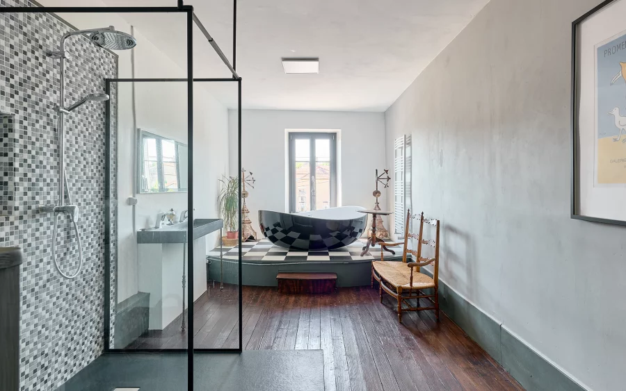 Salle de bain de la maison de charme à Passavant la Rochère à vendre - Arrière-Cour, agence immobilière spécialisée en Haute-Saône