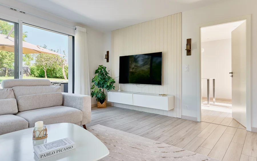 Salon de la maison contemporaine proche de Vesoul à vendre - Arrière-Cour, agence immobilière spécialisée en Haute-Saône