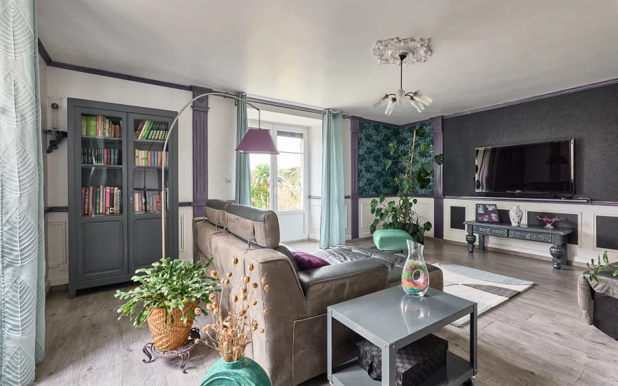 Salon de la maison de caractère proche de Vesoul à vendre - Arrière-Cour, agence immobilière spécialisée en Haute-Saône