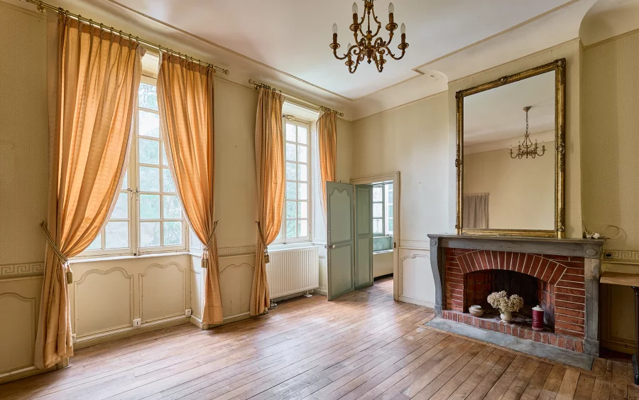 Séjour de la maison de maître en Haute-Saône à vendre - Arrière-Cour, agence immobilière spécialisée en Haute-Saône