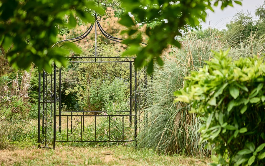 Verdure de la maison de maître en Haute-Saône à vendre - Arrière-Cour, agence immobilière spécialisée en Haute-Saône