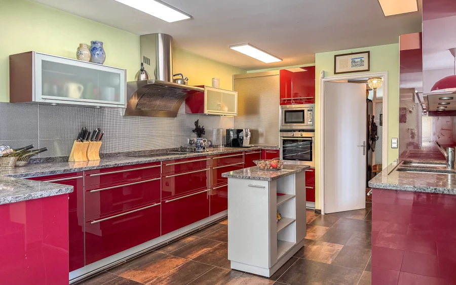 Cuisine de la maison de maître proche Sedan à vendre - Arrière-Cour, agence immobilière spécialisée dans les Ardennes