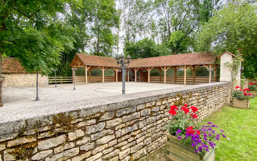 Extérieur du gites de caractère proche de Langres à vendre - Arrière-Cour, agence immobilière spécialisée dans en Haute-Marne