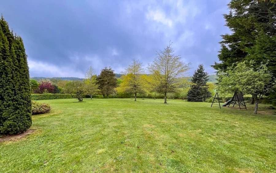 Jardin des maisons de campagne au coeur du Morvan à vendre - Arrière-Cour, agence immobilière spécialisée dans la Nièvre