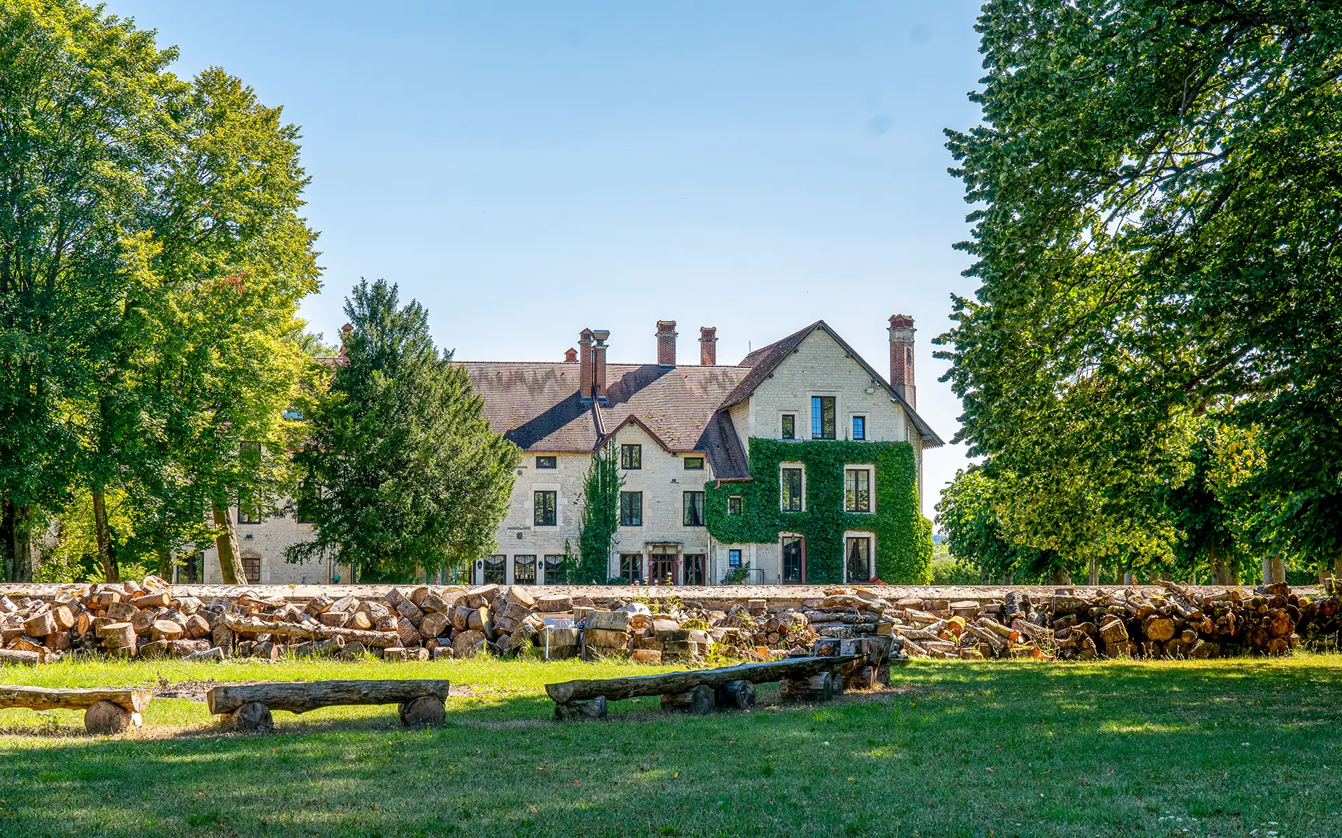 Jardin du manoir proche de Chaumont à vendre - Arrière-Cour, agence immobilière spécialisée en Haute-Marne