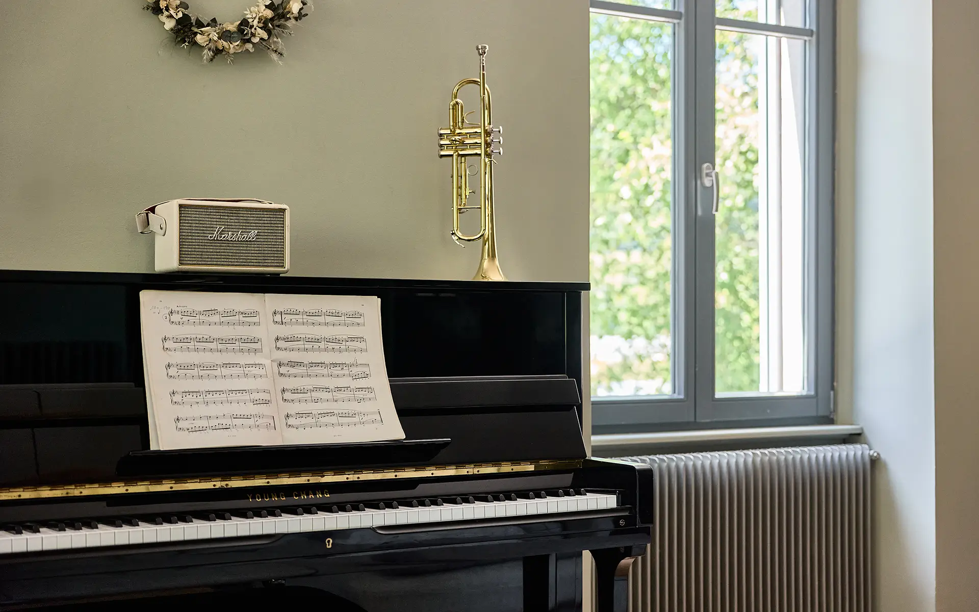 Piano de la maison de maître proche d’Ornans à vendre - Arrière-Cour, agence immobilière spécialisée dans le Doubs