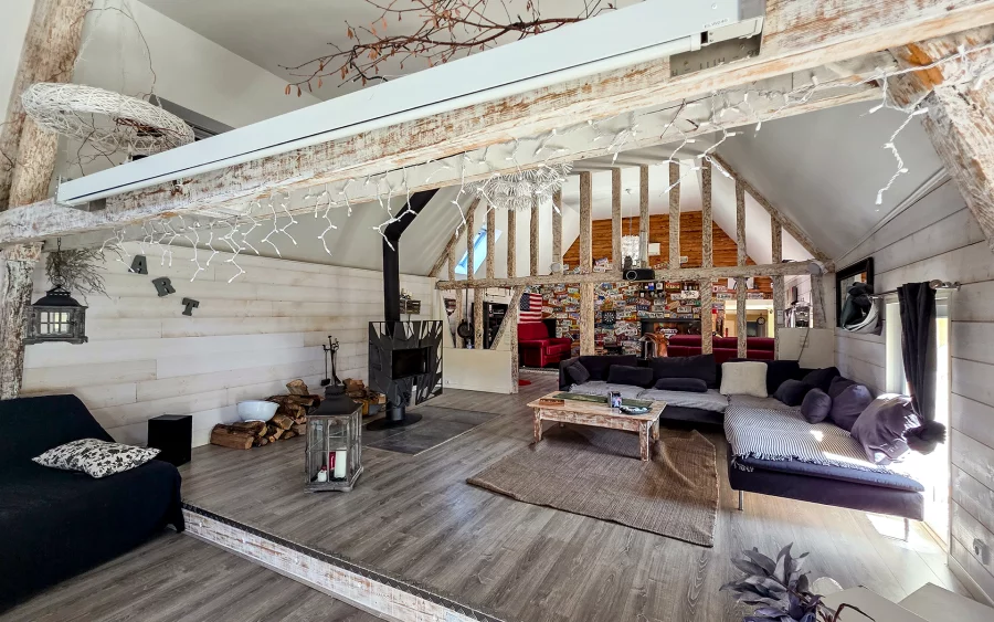 Pièce annexe de la maison de village avec grange rénovée dans l'Oise à vendre - Arrière-Cour, agence immobilière spécialisée dans l'Oise