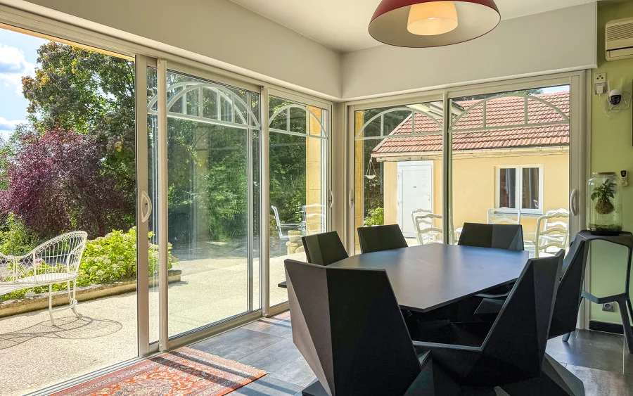 Salle à manger de la maison de maître proche Sedan à vendre - Arrière-Cour, agence immobilière spécialisée dans les Ardennes