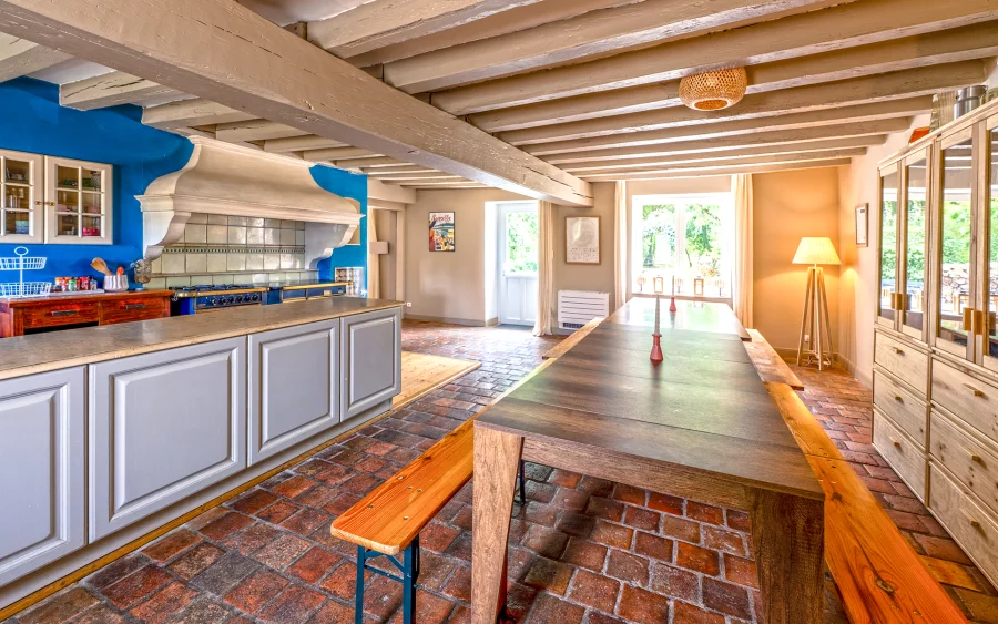 Salle à manger du moulin proche de Sancerre à vendre - Arrière-Cour, agence immobilière spécialisée dans le Cher
