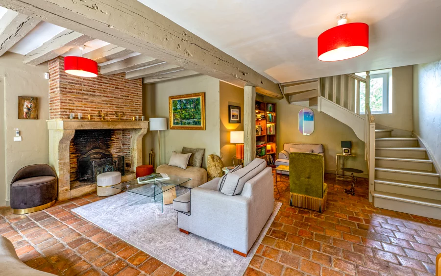 Salon lumineux du moulin proche de Sancerre à vendre - Arrière-Cour, agence immobilière spécialisée dans le Cher