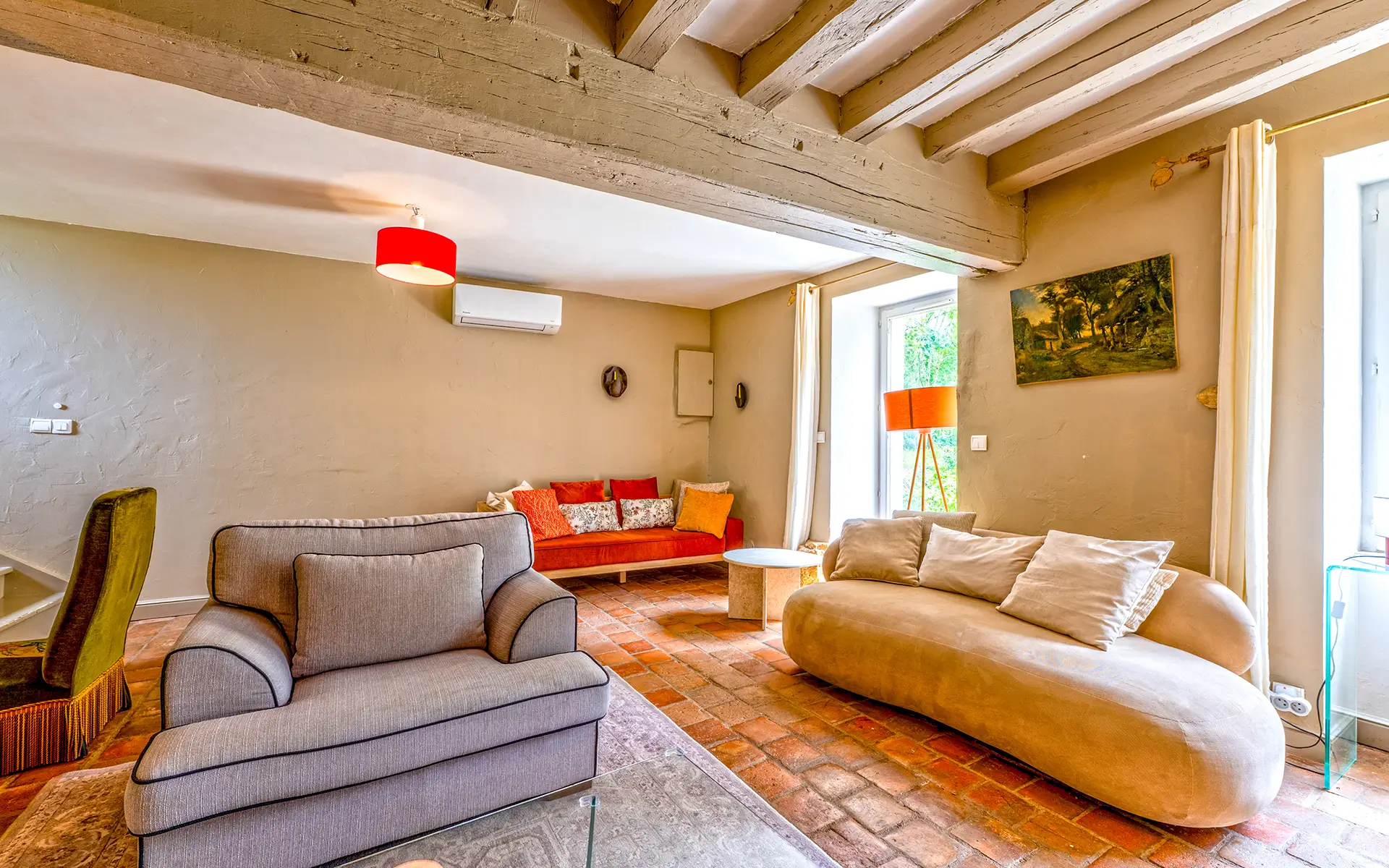 Salon du moulin proche de Sancerre à vendre - Arrière-Cour, agence immobilière spécialisée dans le Cher