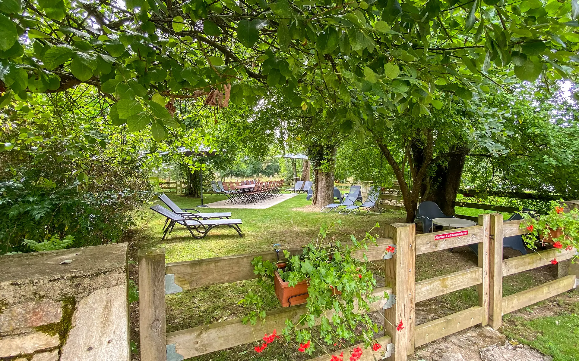 Terrasse du gites de caractère proche de Langres à vendre - Arrière-Cour, agence immobilière spécialisée dans en Haute-Marne