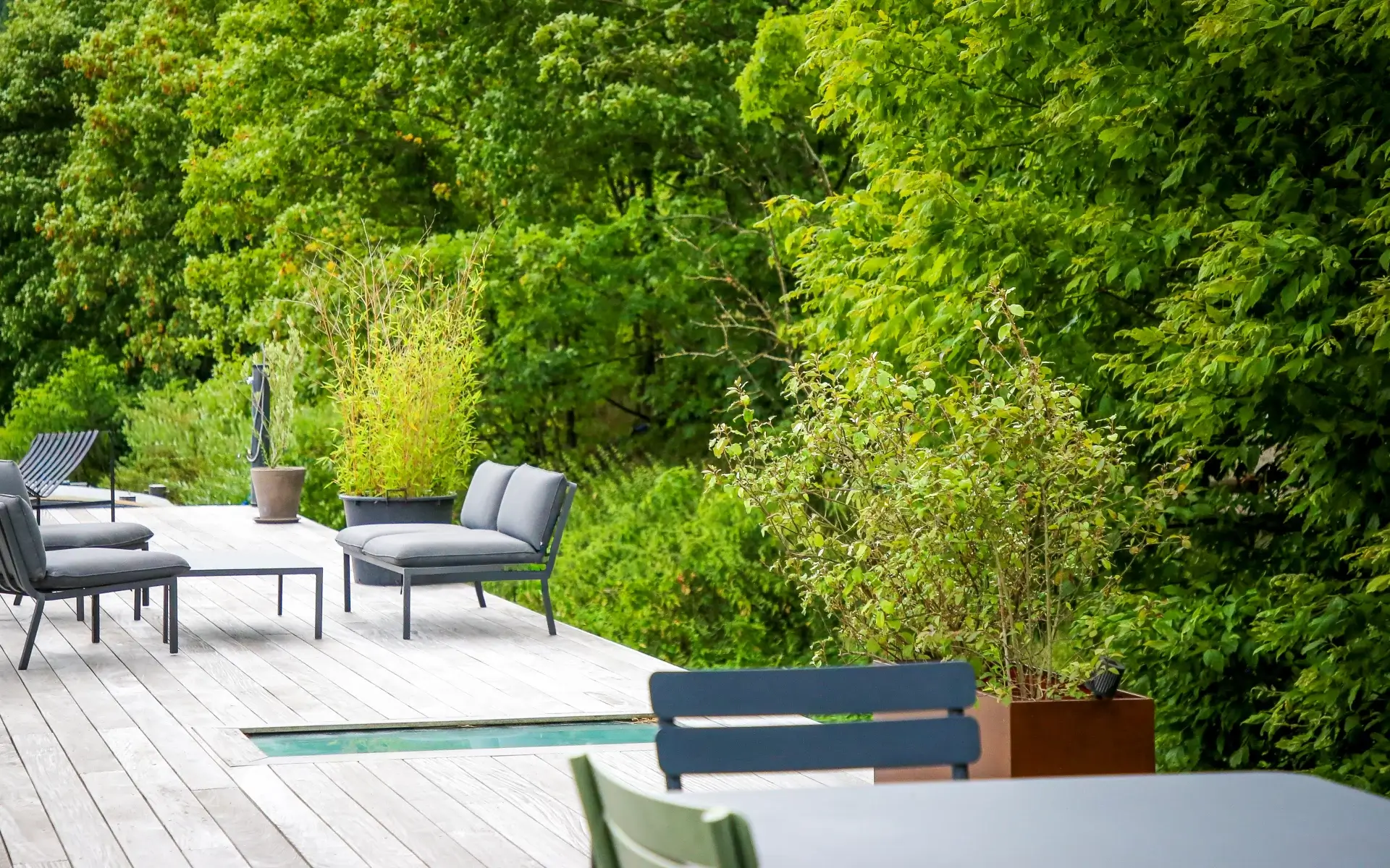Terrasse de la péniche en plein coeur de la boucle à vendre - Arrière-Cour, agence immobilière spécialisée dans en le Doubs