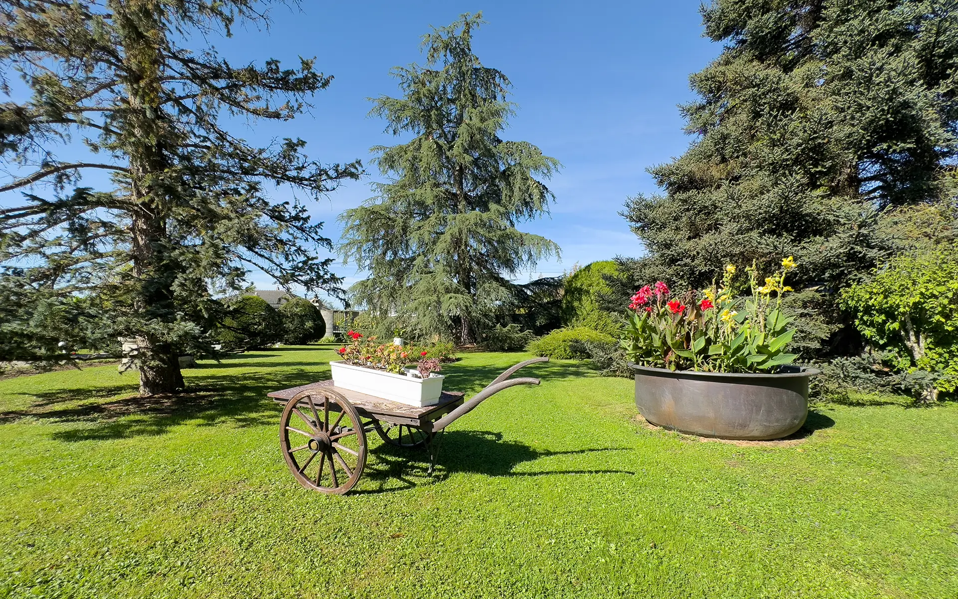 Jardin de la maison d'architecte à Port-sur-Saône à vendre - Arrière-Cour, agence immobilière spécialisée dans le Doubs
