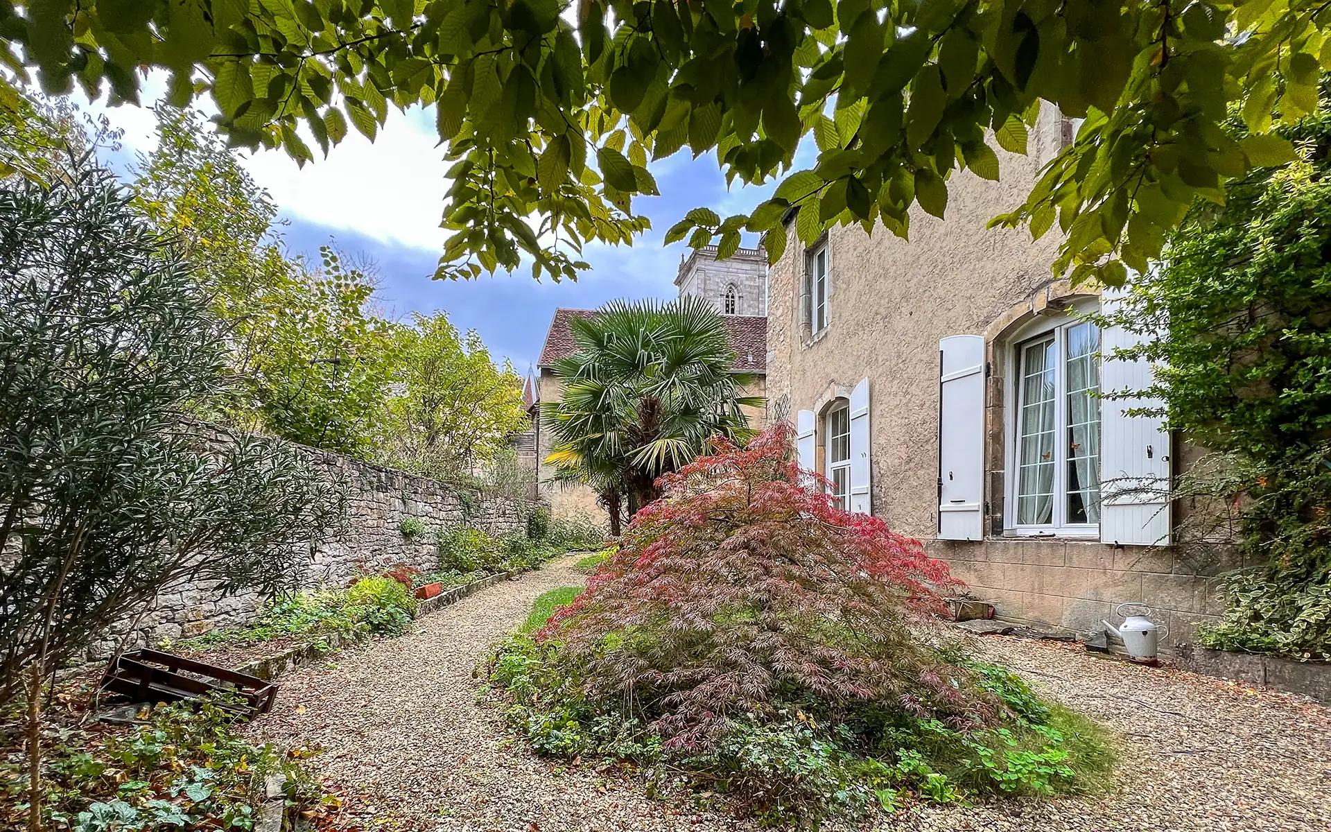 La nature de la maison de maître à Baume-les-Dames à vendre - Arrière-Cour, agence immobilière spécialisée dans le Doubs