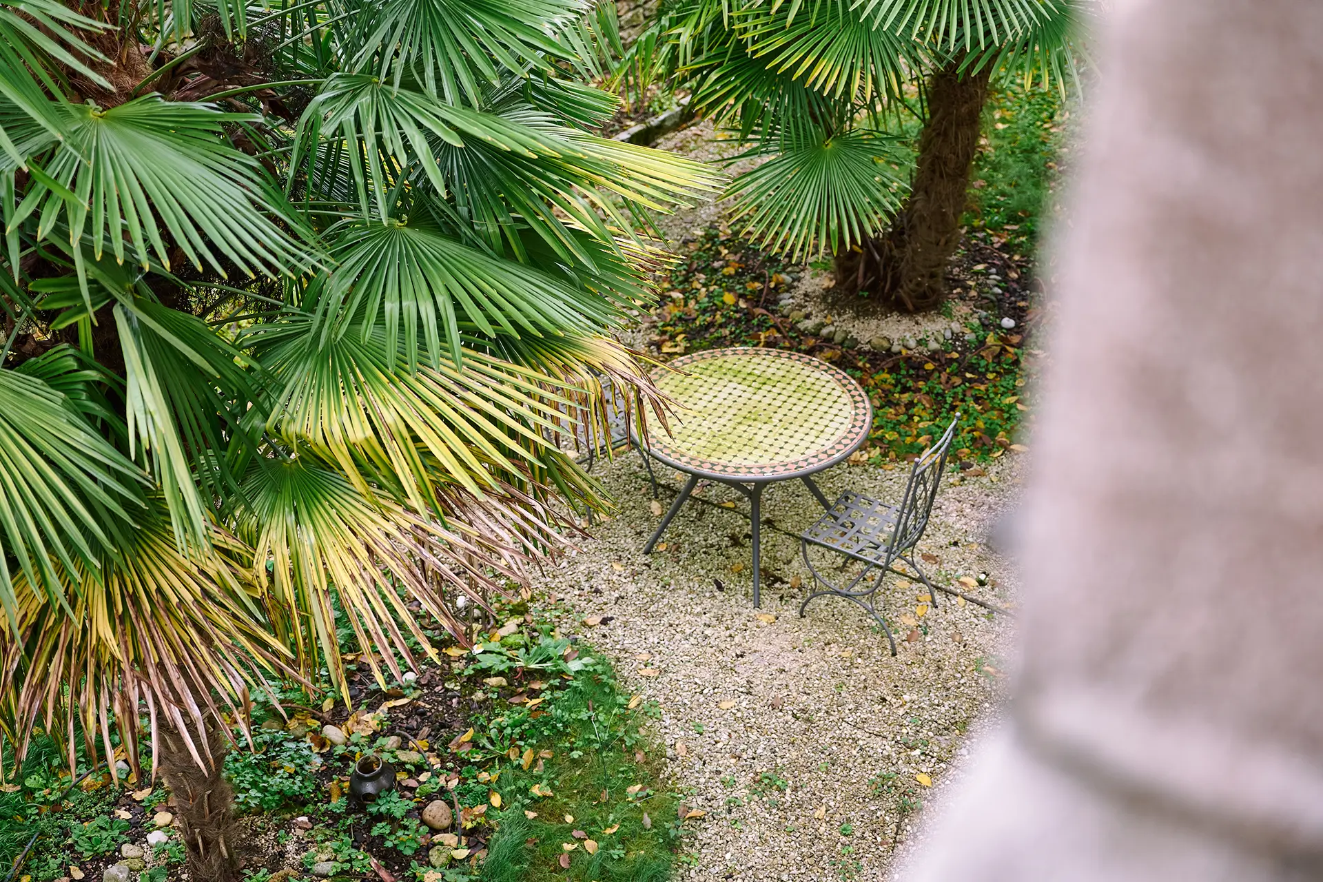 Salon de jardin de la maison de maître à Baume-les-Dames à vendre - Arrière-Cour, agence immobilière spécialisée dans le Doubs