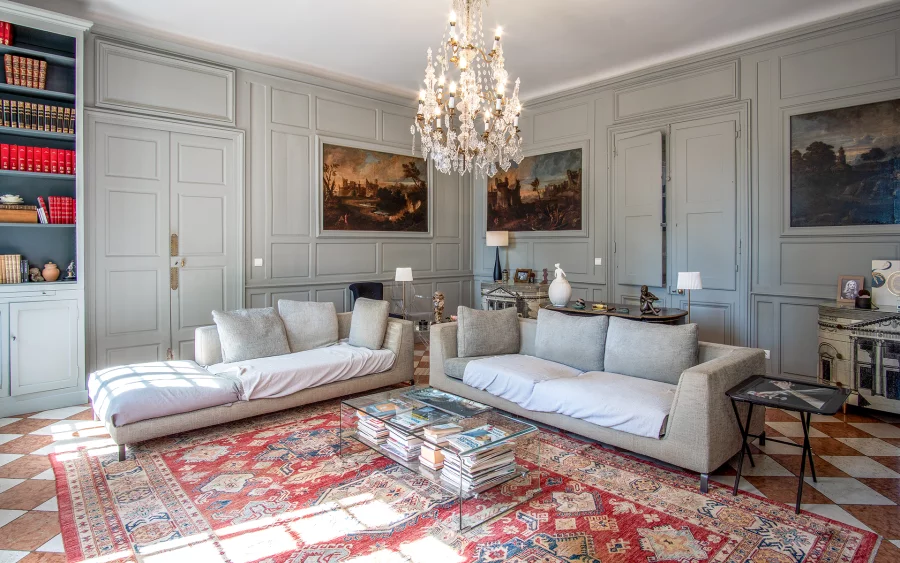 Salon du domaine d’exception au cœur de Givry à vendre - Arrière-Cour, agence immobilière spécialisée dans la Saône-et-Loire