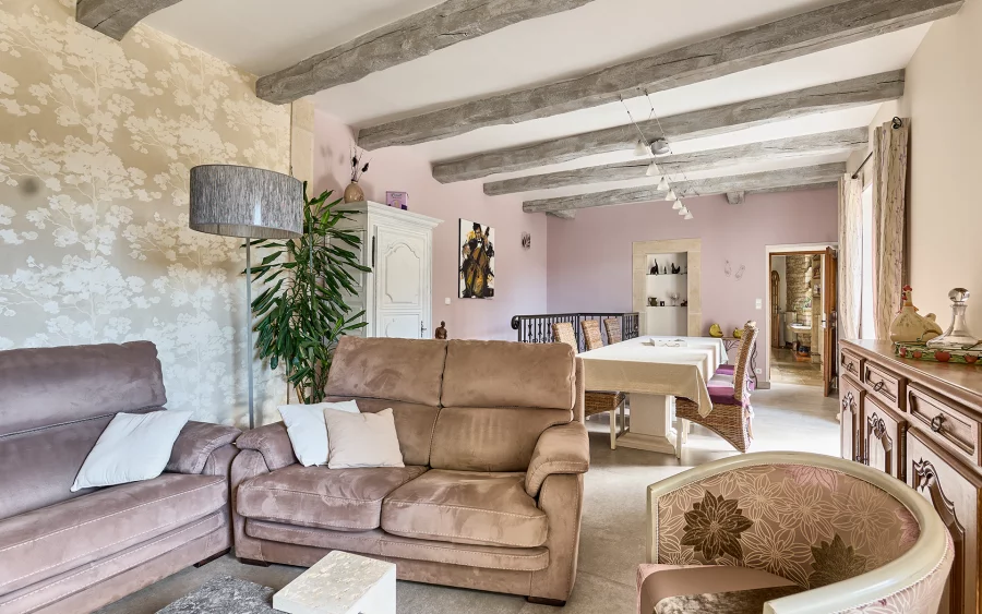 Salon de la ferme rénovée proche de Port-sur-Saône à vendre - Arrière-Cour, agence immobilière spécialisée en Haute-Saône
