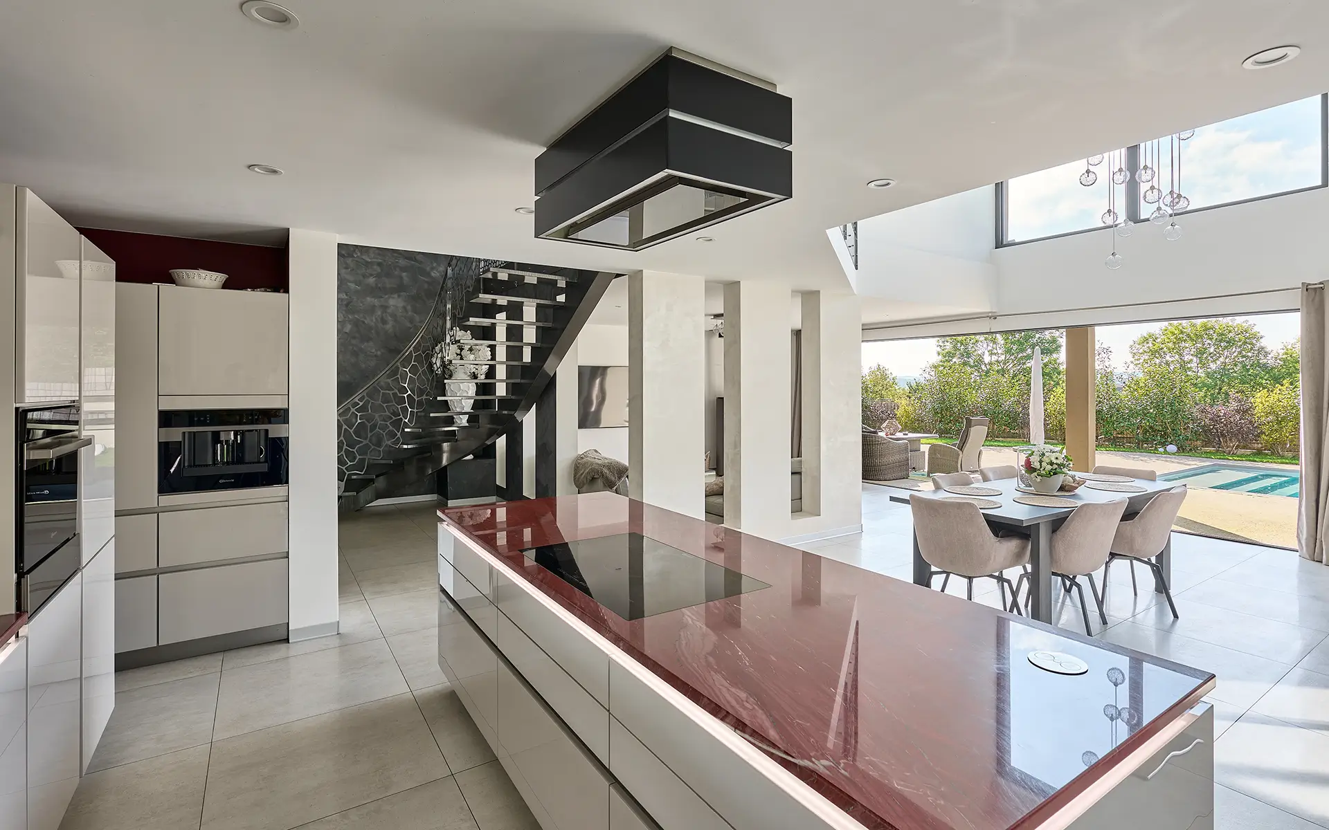 Cuisine de la villa d'architecte à Belfort à vendre - Arrière-Cour, agence immobilière spécialisée à Besançon