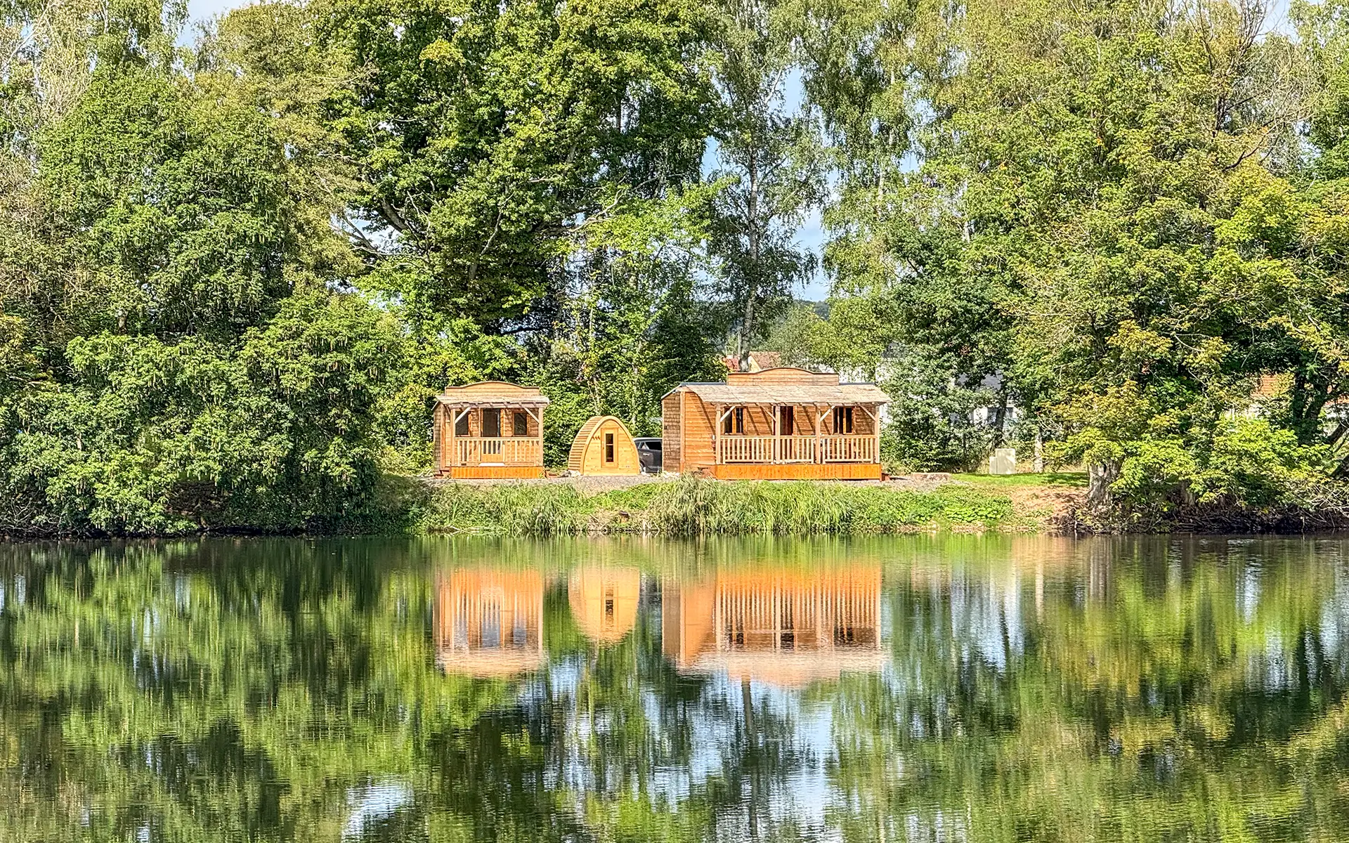Étang avec maison et gîtes proche de Lure à vendre - Arrière-Cour, agence immobilière spécialisée à Besançon