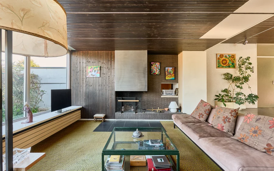 Salon de la maison d'architecte à Bregille à vendre - Arrière-Cour, agence immobilière spécialisée à Besançon