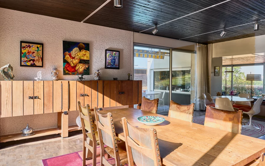 Séjour de la maison d'architecte à Bregille à vendre - Arrière-Cour, agence immobilière spécialisée à Besançon