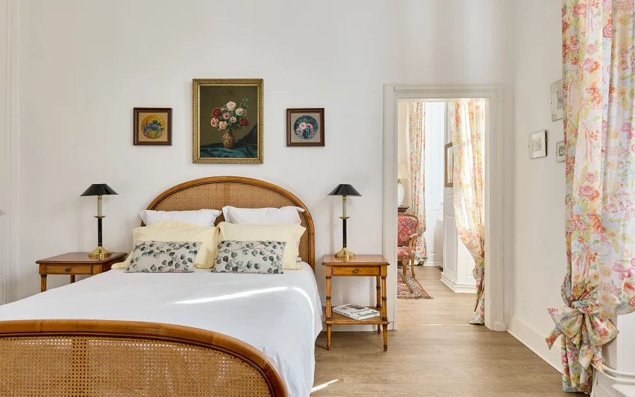 Chambre de la maison ancienne rénovée à Montigny-lès-Vesoul à vendre - Arrière-Cour, agence immobilière spécialisée en Haute-Saône