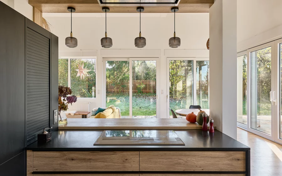 Cuisine de la villa d’architecte à Bregille à vendre - Arrière-Cour, agence immobilière spécialisée dans le Doubs