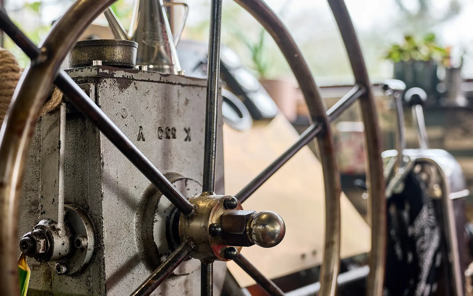 Détail de la péniche rénovée à Dole à vendre - Arrière-Cour, agence immobilière spécialisée dans le Jura