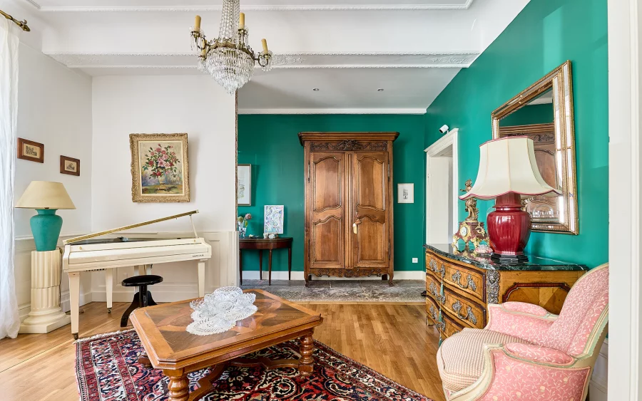 Entrée de la maison ancienne rénovée à Montigny-lès-Vesoul à vendre - Arrière-Cour, agence immobilière spécialisée en Haute-Saône