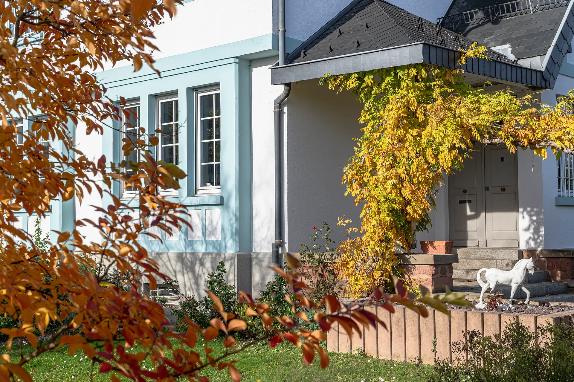 Entrée de la maison de maître à Ruelisheim à vendre - Arrière-Cour, agence immobilière spécialisée dans le Haut-Rhin
