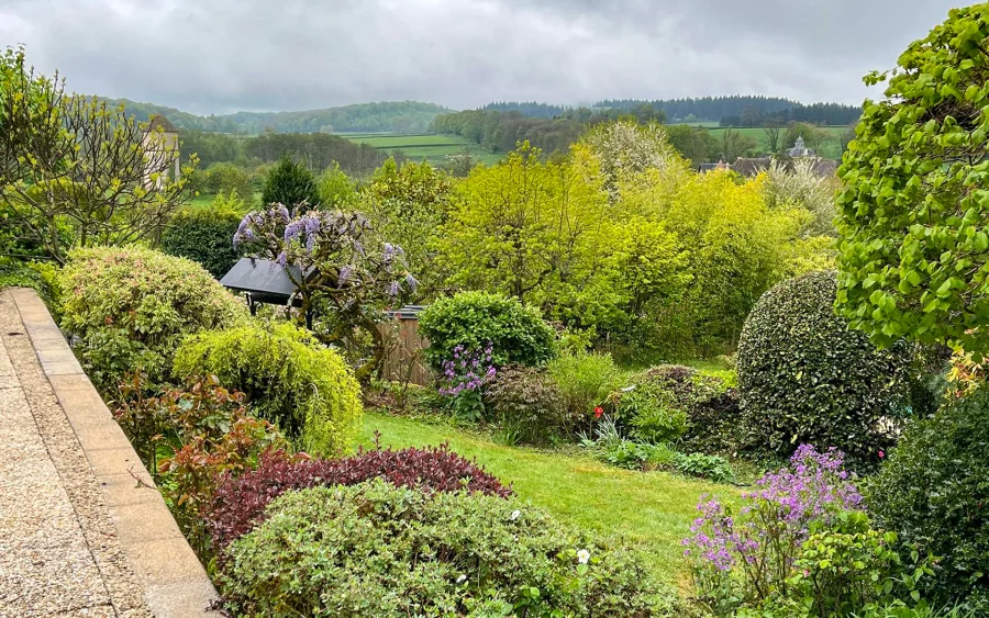Jardin de la maison de campagne à Saint-Martin-du-Puy à vendre - Arrière-Cour, agence immobilière spécialisée dans la Nièvre
