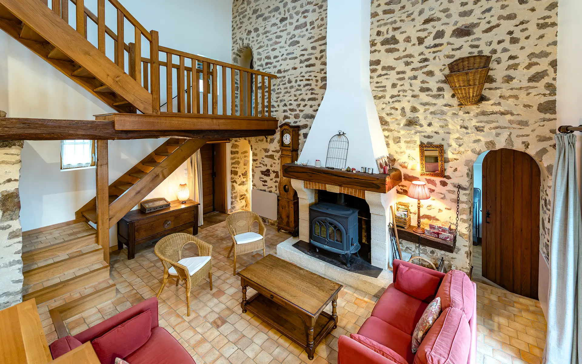 Pièce à vivre de la maison de campagne à Saint-Martin-du-Puy à vendre - Arrière-Cour, agence immobilière spécialisée dans la Nièvre