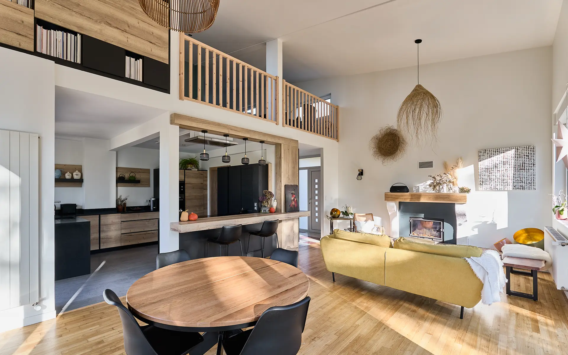 Pièce à vivre de la villa d’architecte à Bregille à vendre - Arrière-Cour, agence immobilière spécialisée dans le Doubs