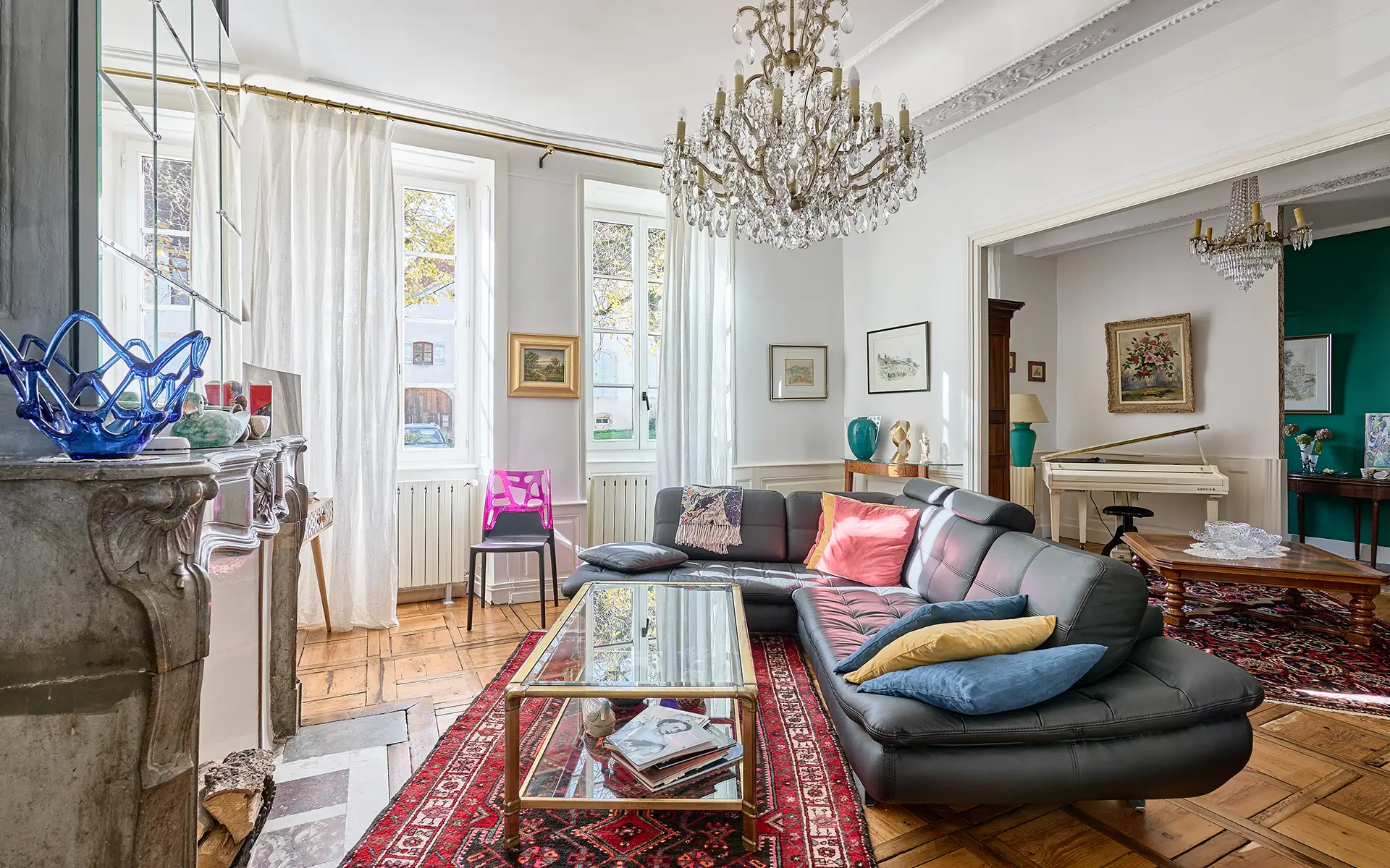 Salon de la maison ancienne rénovée à Montigny-lès-Vesoul à vendre - Arrière-Cour, agence immobilière spécialisée en Haute-Saône