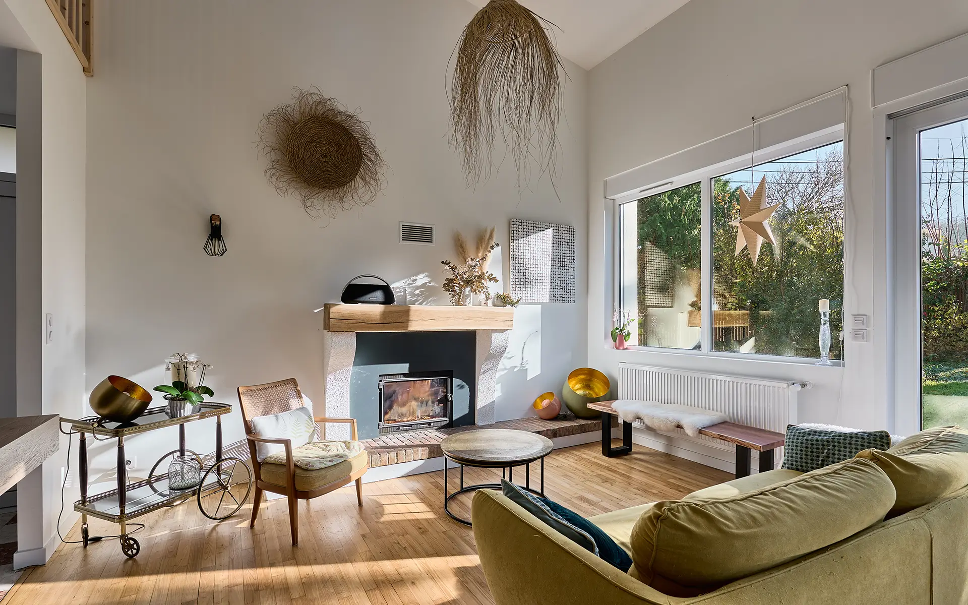 Salon de la villa d’architecte à Bregille à vendre - Arrière-Cour, agence immobilière spécialisée dans le Doubs