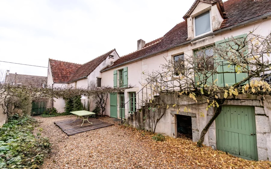 Façade de la maison ancienne en Bourgogne - à vendre - Arrière-Cour, agence immobilière spécialisée en Bourgogne