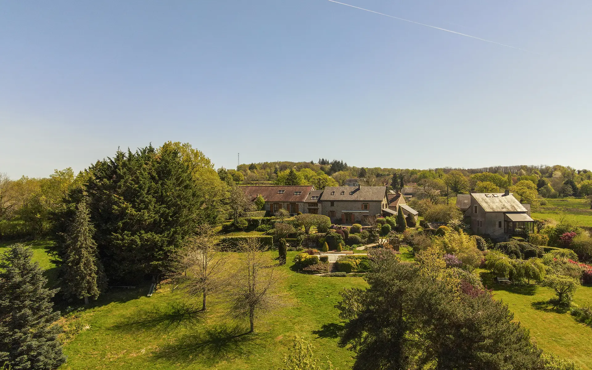 Jardin de la résidence secondaire à Saint-Martin-du-Puy à vendre - Arrière-Cour, agence immobilière spécialisée dans la Nièvre