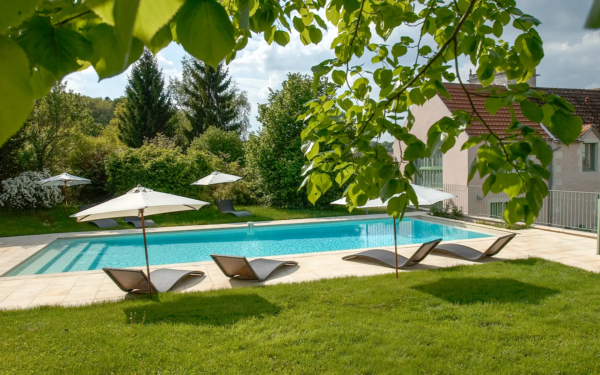 Piscine de la maison ancienne en Bourgogne à vendre - Arrière-Cour, agence immobilière spécialisée en Bourgogne