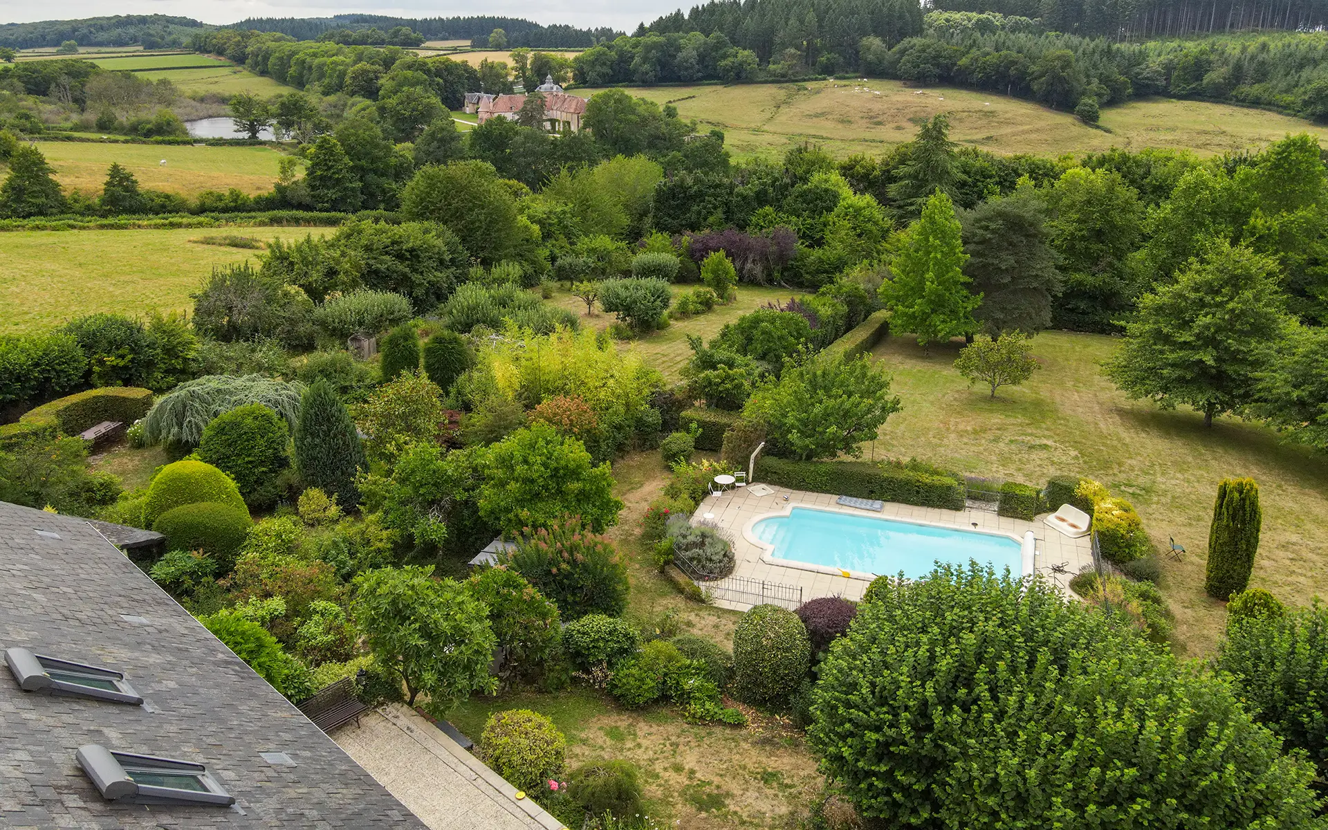 Piscine de la résidence secondaire à Saint-Martin-du-Puy à vendre - Arrière-Cour, agence immobilière spécialisée dans la Nièvre