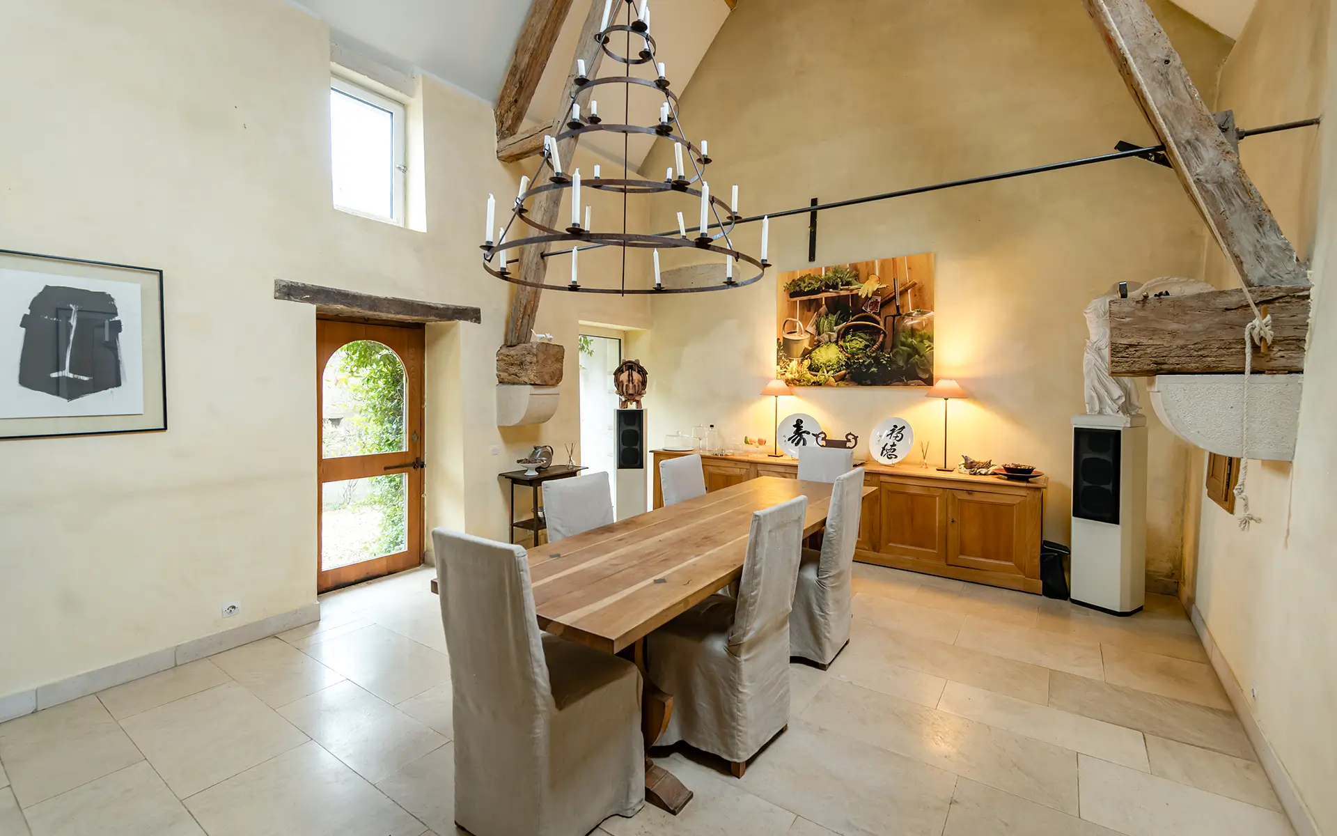 Salle à manger de la maison ancienne en Bourgogne - à vendre - Arrière-Cour, agence immobilière spécialisée en Bourgogne