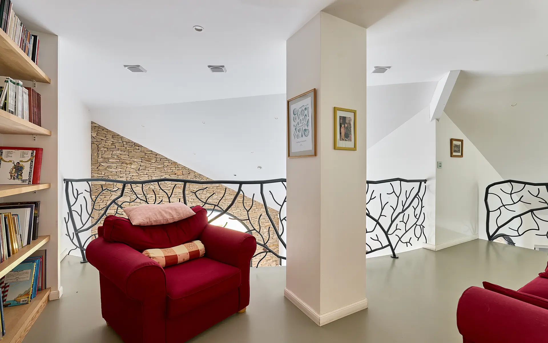 Mezzanine de la maison d’architecte à Glainans à vendre - Arrière-Cour, agence immobilière spécialisée dans le Doubs