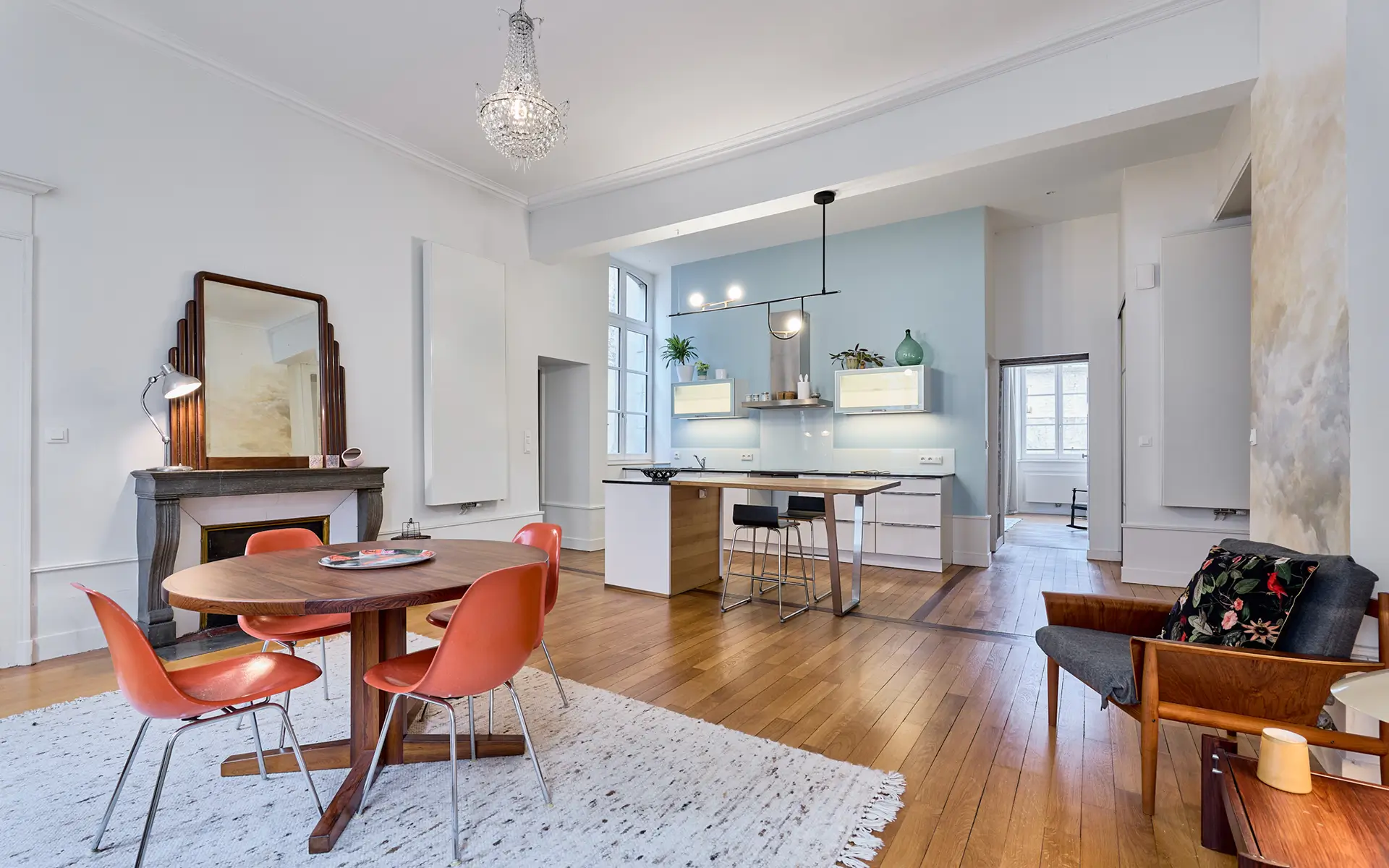 Salle à manger de l'appartement de caractère au centre-ville de Besançon à vendre - Arrière-Cour, agence immobilière spécialisée dans le Doubs