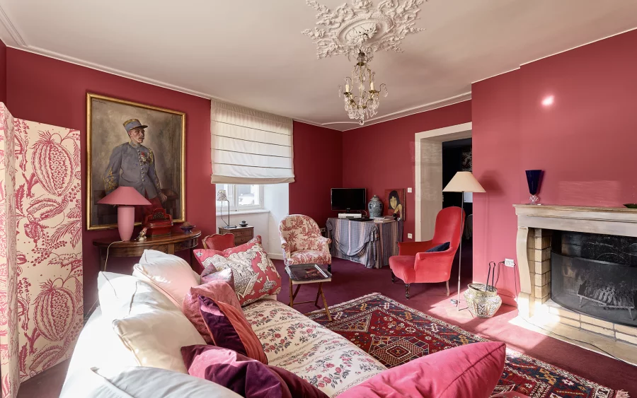 Salon lumineux de la maison de caractère à Bussurel, proche de Montbéliard à vendre - Arrière-Cour, agence immobilière spécialisée en Haute-Saône