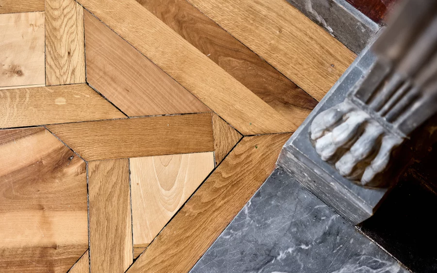 Parquet de l'appartement ancien au cœur de Besançon à vendre - Arrière-Cour, agence immobilière spécialisée dans le Doubs