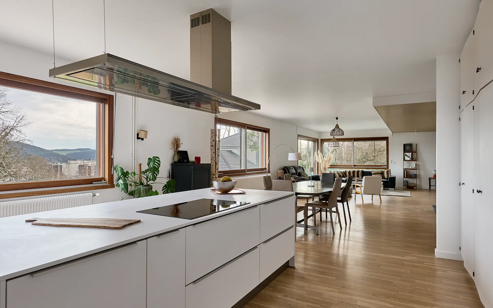 Pièce à vivre de la maison avec piscine à Besançon à vendre - Arrière-Cour, agence immobilière spécialisée dans le Doubs