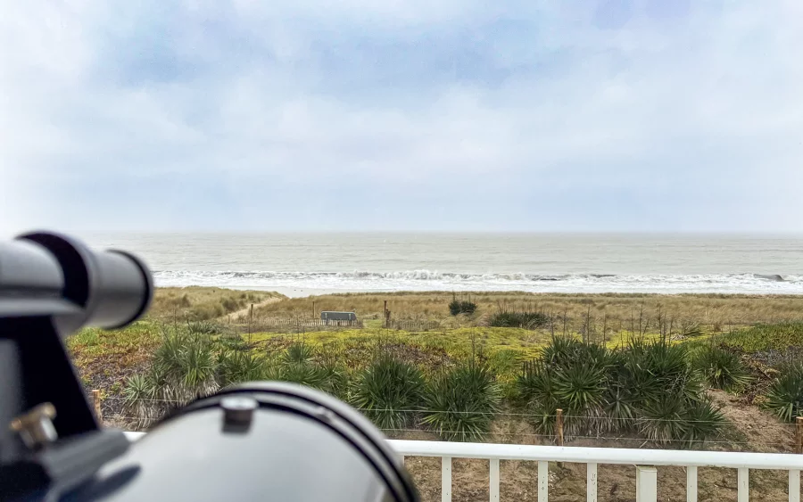 Vue sur l'océan de la villa en front de mer à Noirmoutier à vendre - Arrière-Cour, agence immobilière spécialisée en Vendée